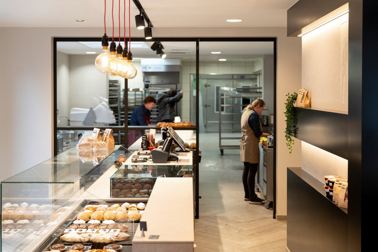 Bakkerij adams ake ideal nordcap bakkerij gebaks vitrine we care for food social media 4 2.1280x0
